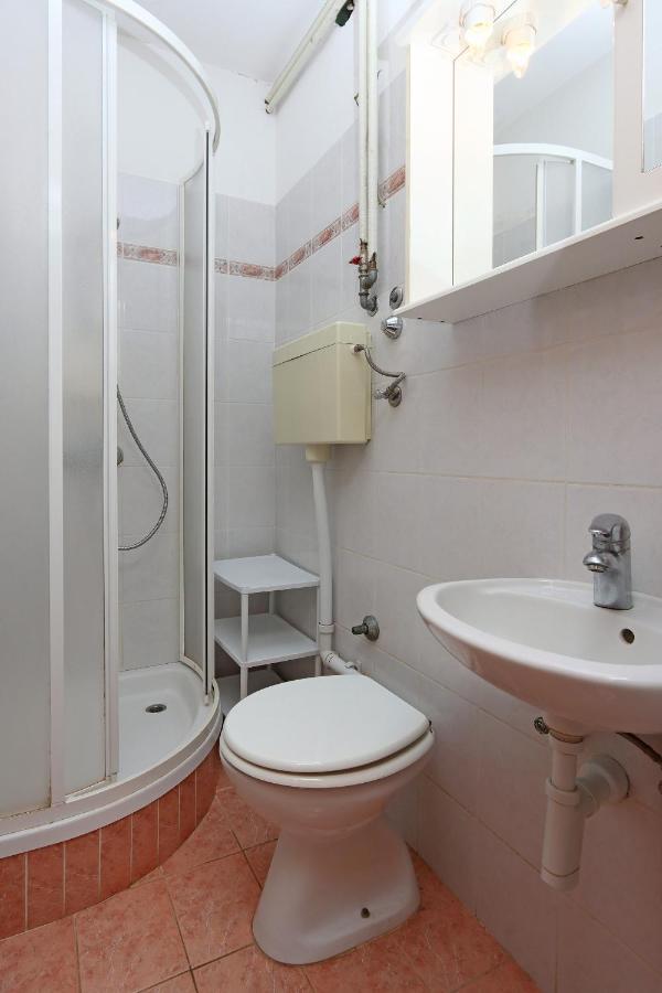 Studio Punat 5410a Luaran gambar