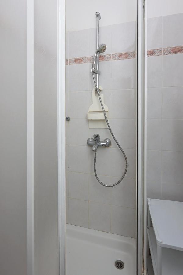 Studio Punat 5410a Luaran gambar